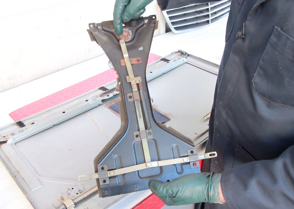 Manual Operating Sunroof Service and Repair Body and Exterior Trim